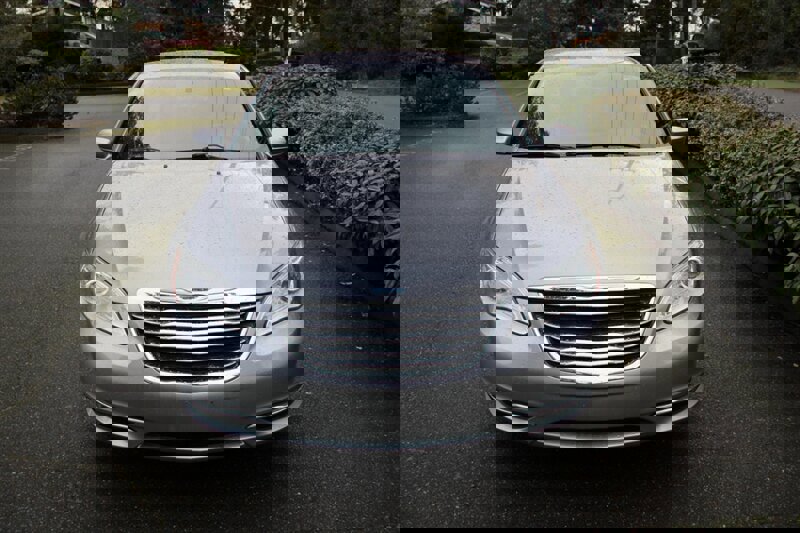 Used 2013 Chrysler 200 Touring image 9