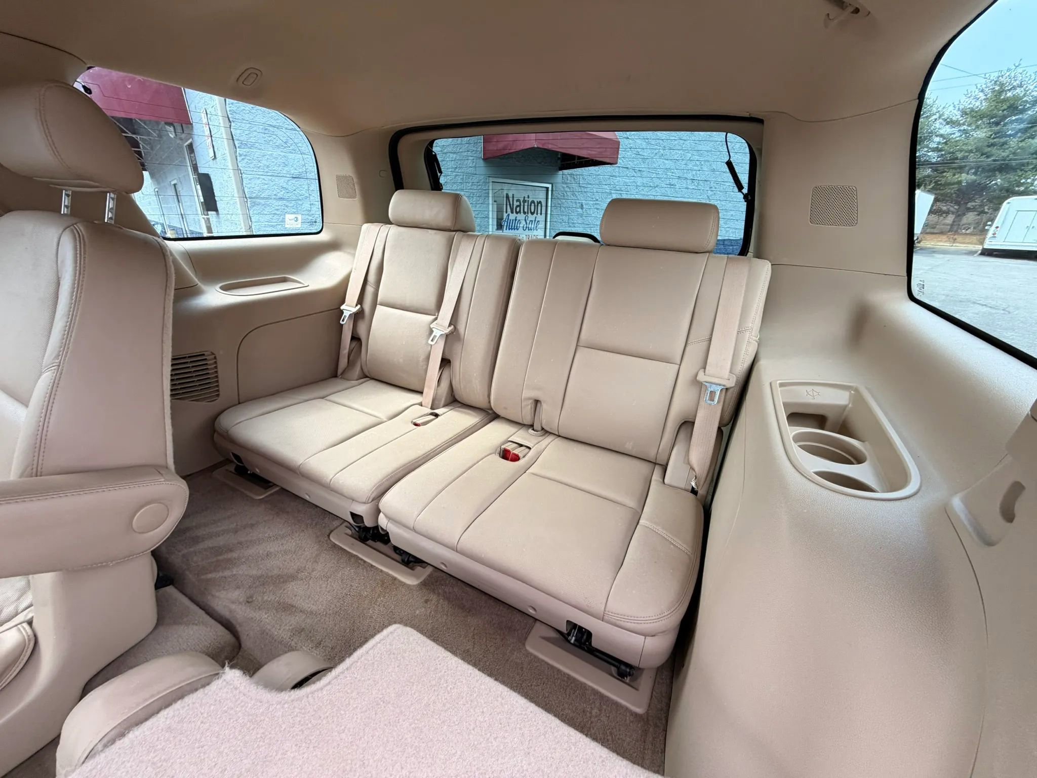 Used 2010 Cadillac Escalade Premium image 22