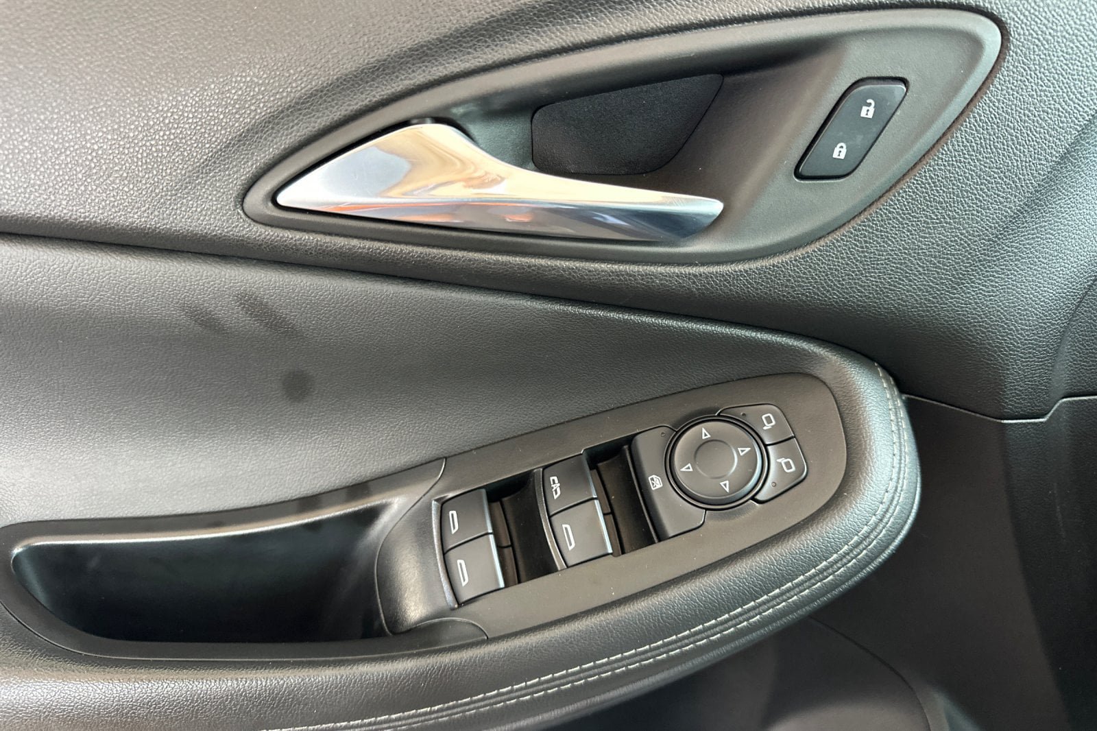 Used 2024 Buick Encore GX Preferred FWD image 11