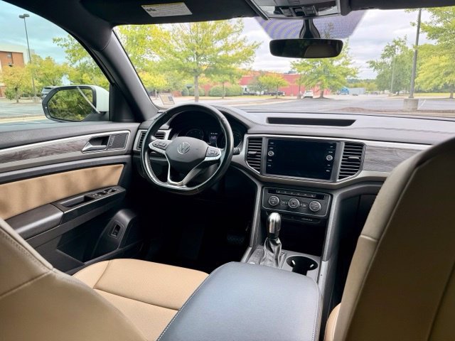 Used 2020 Volkswagen Atlas Cross Sport SE w/ Panoramic Sunroof Package FWD image 19