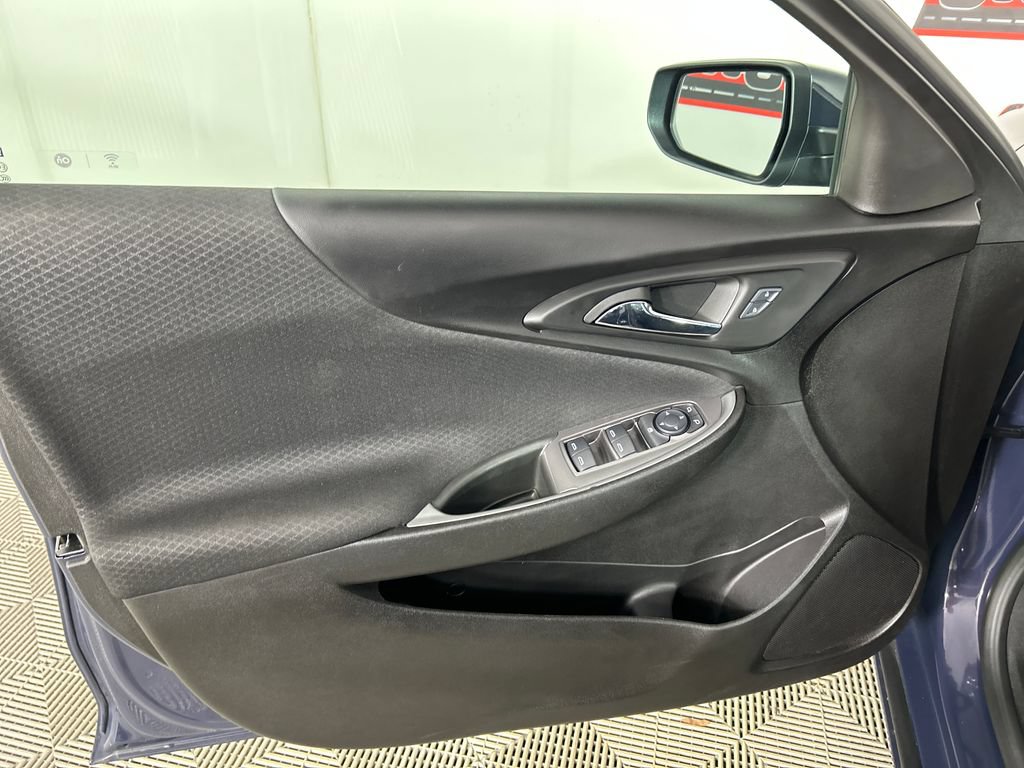 Used 2025 Chevrolet Malibu RS FWD image 11