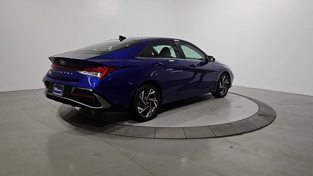 Certified 2024 Hyundai Elantra SEL w/ Convenience Package image 5