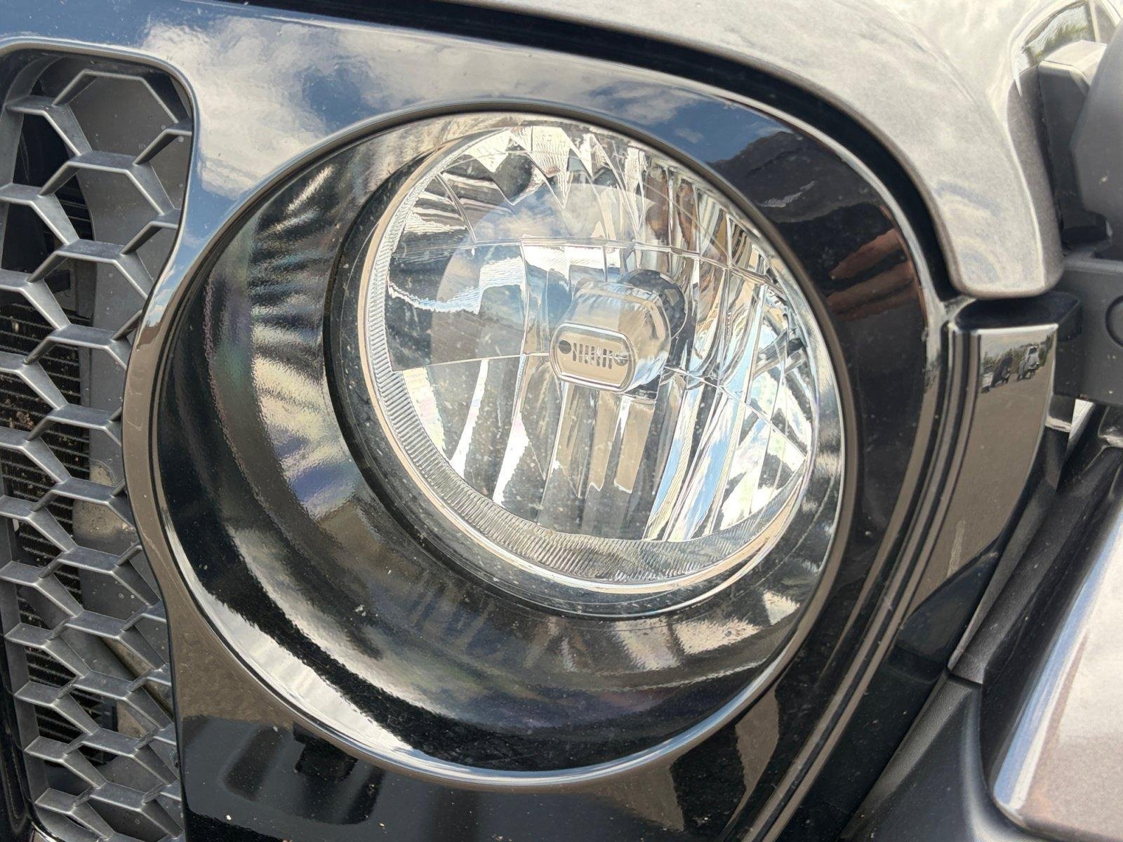Used 2023 Jeep Gladiator Sport AWD/4WD image 10