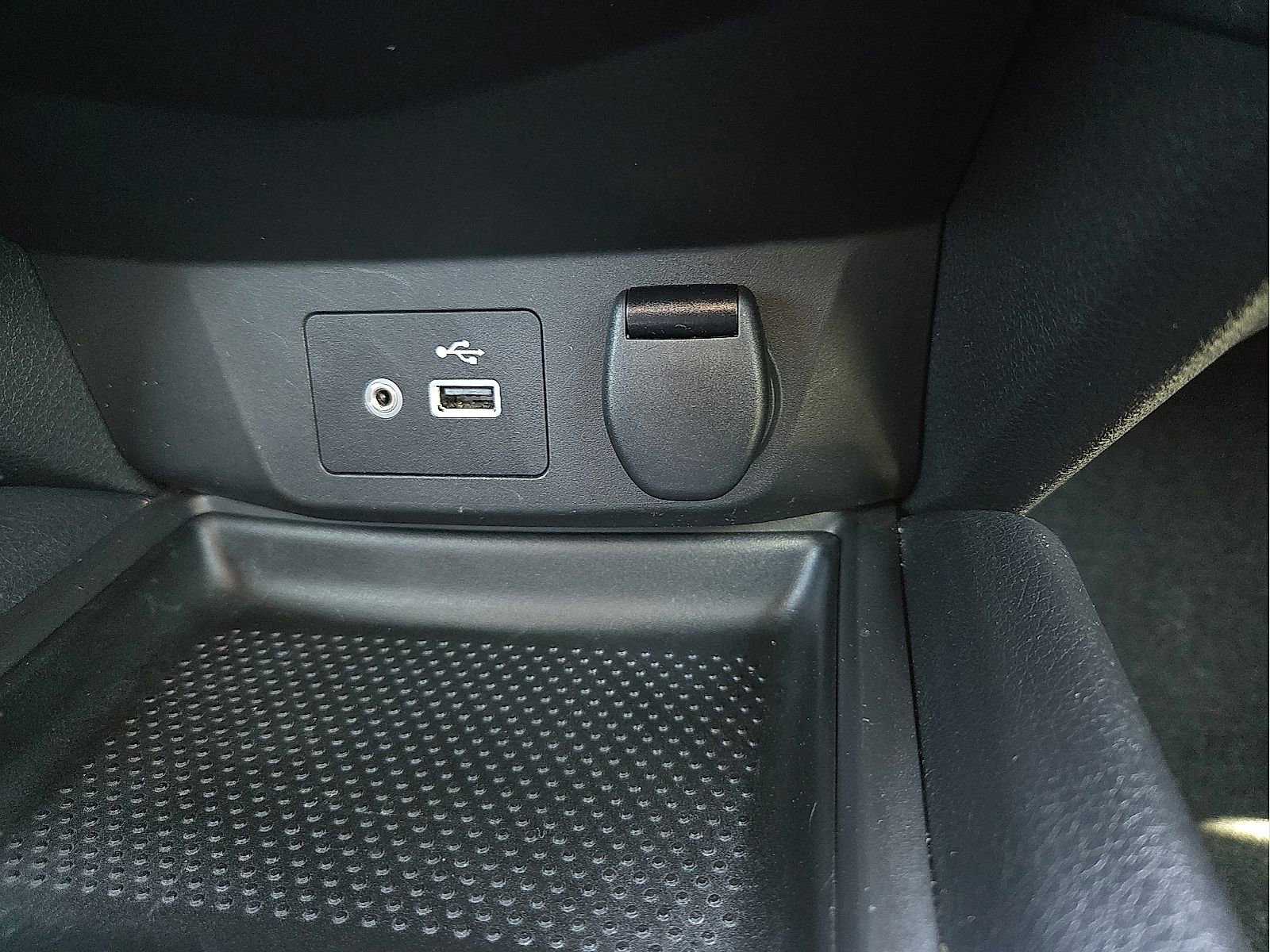 Used 2018 Nissan Rogue SV w/ Premium Package FWD image 20