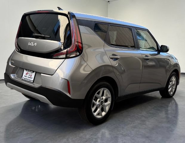 Used 2023 Kia Soul LX w/ Option Group 015 FWD image 7