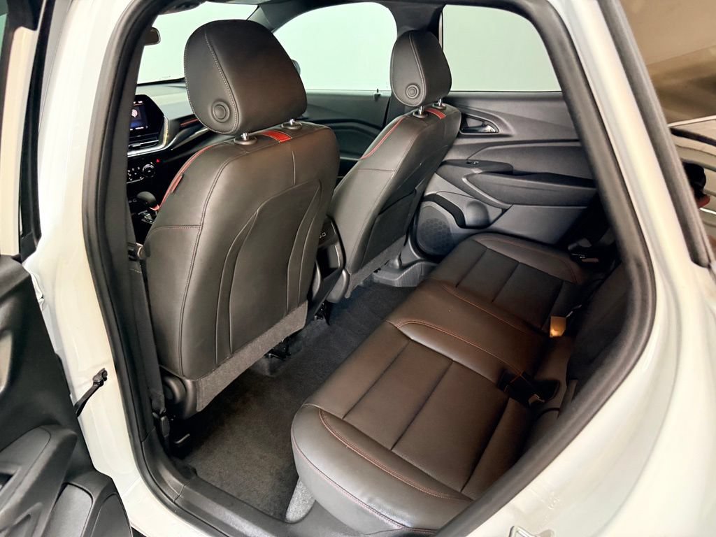 Used 2024 Chevrolet Trax RS w/ Sunroof Package FWD image 33