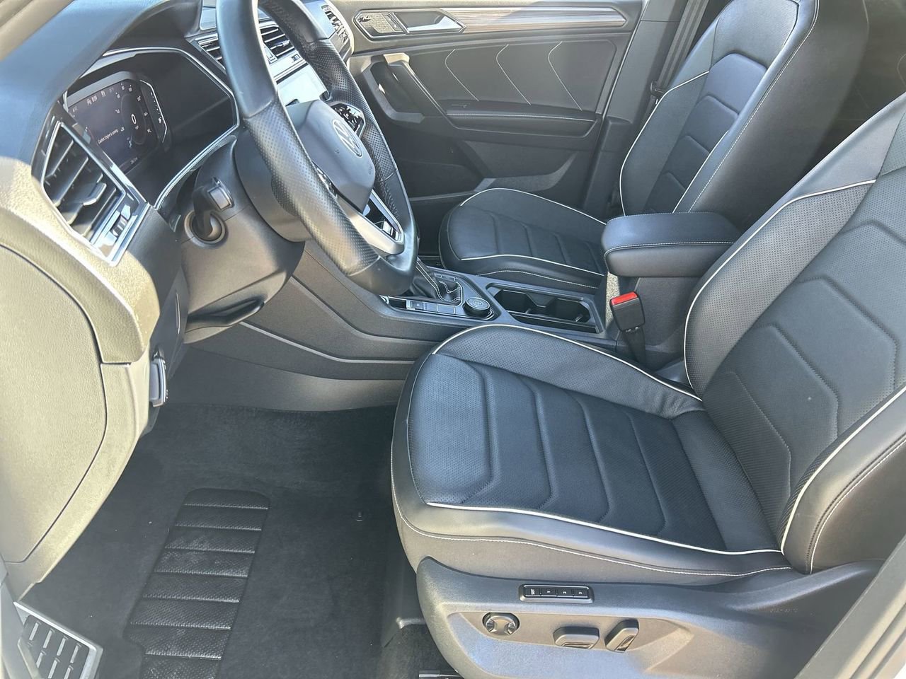 Certified 2023 Volkswagen Tiguan SEL R-Line AWD/4WD image 16