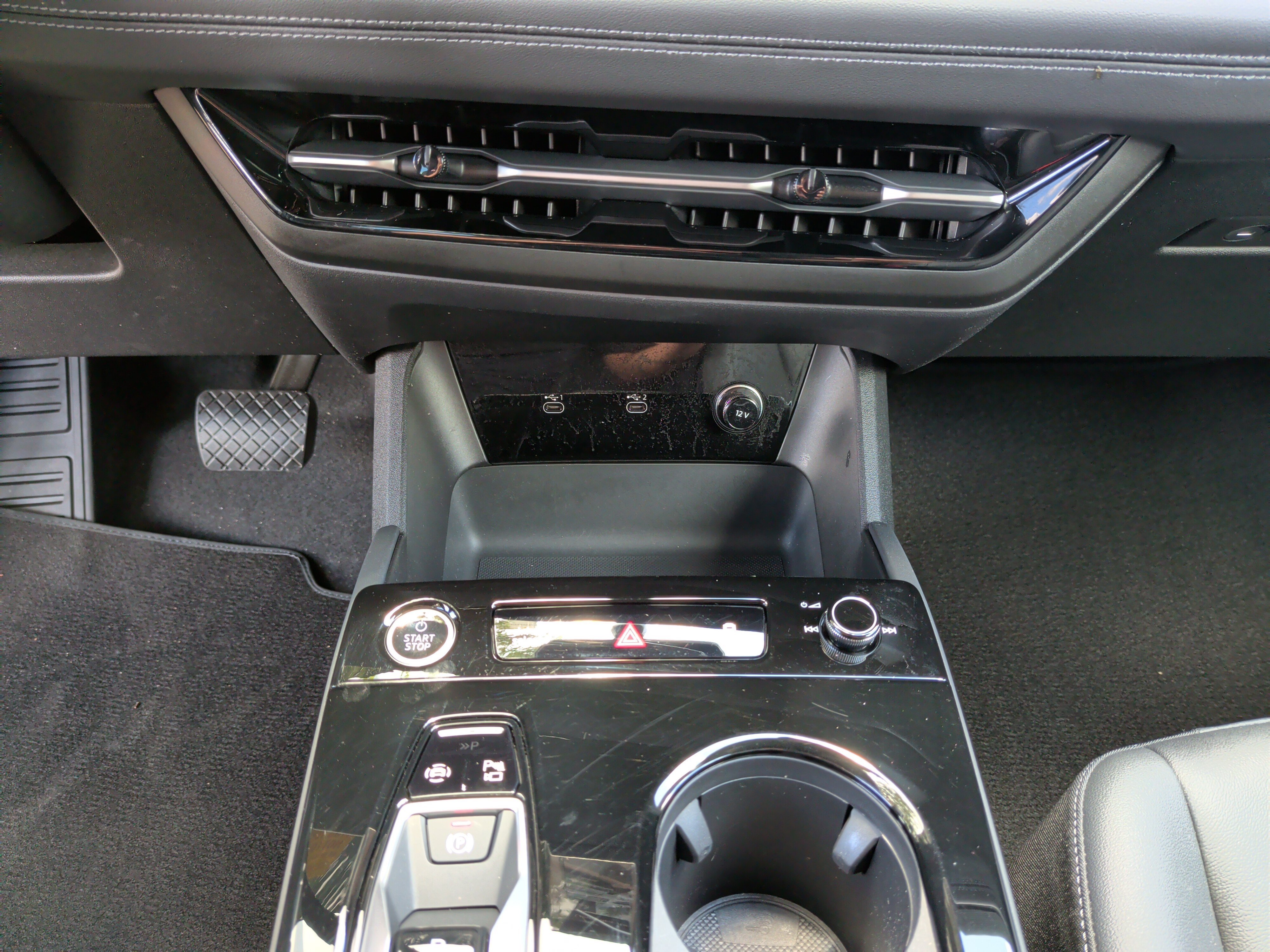 Used 2025 Audi Q6 e-tron Premium w/ Convenience Package RWD image 29