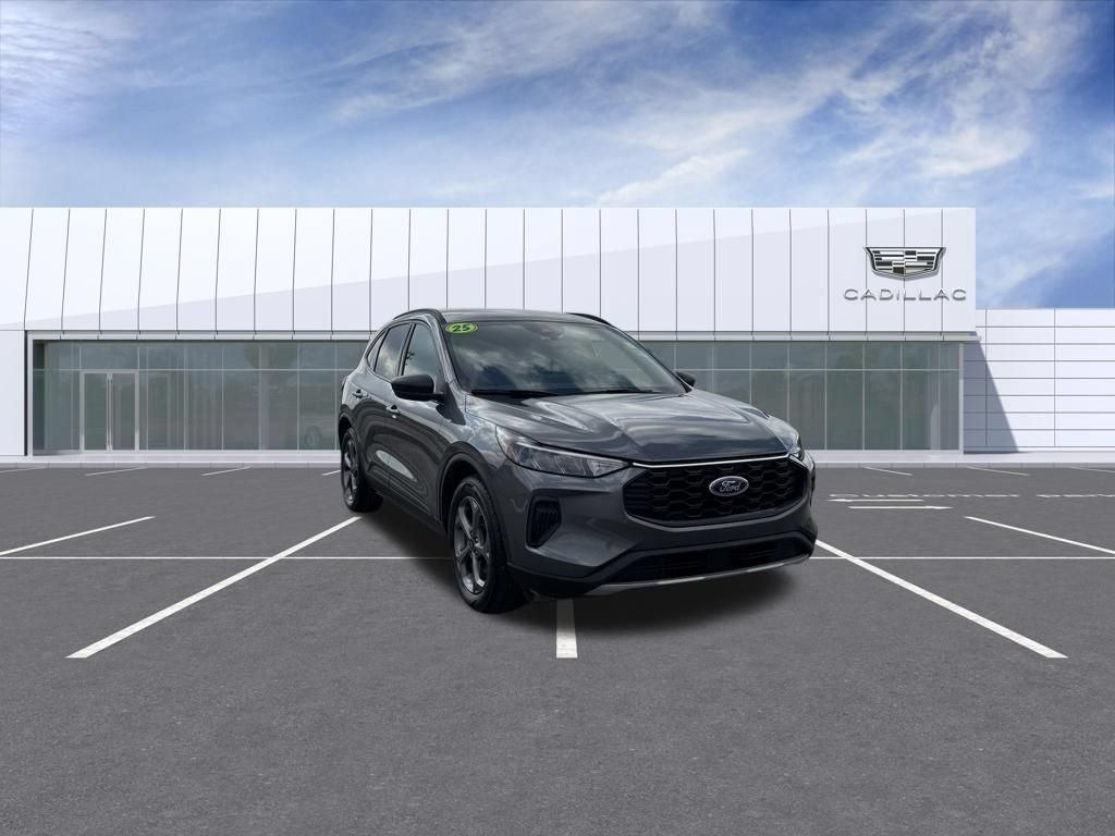 Used 2025 Ford Escape ST-Line FWD image 1