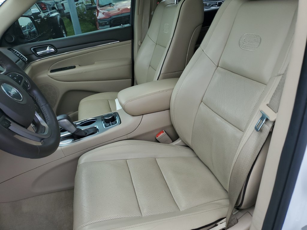 Used 2020 Jeep Grand Cherokee Overland AWD/4WD image 16