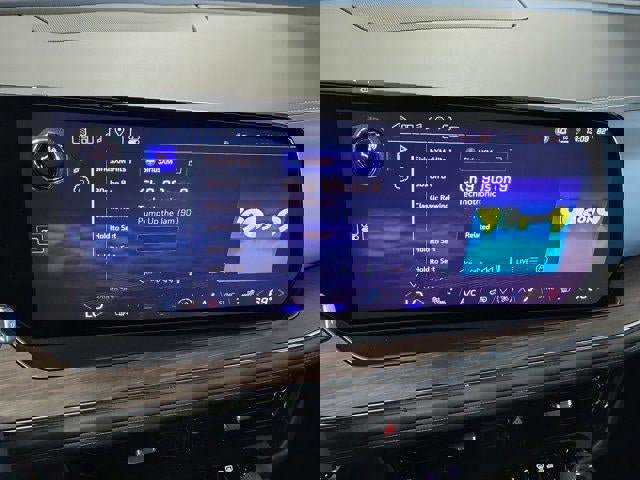 Used 2025 Chevrolet Suburban LT w/ Comfort Package image 27