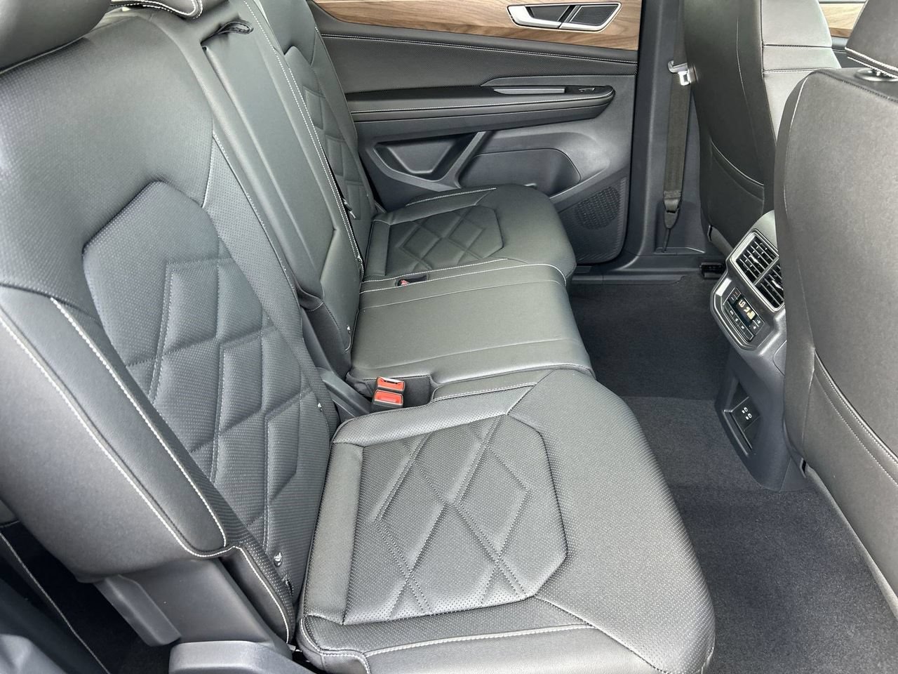 New 2026 Volkswagen Atlas SE FWD image 9