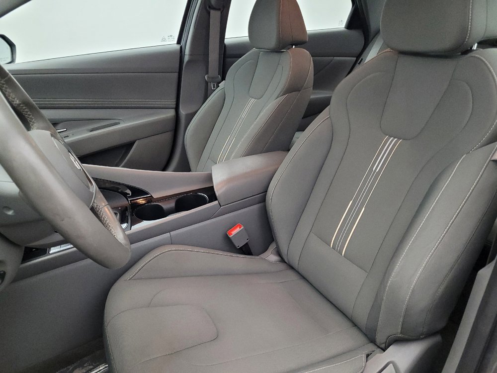 Used 2025 Hyundai Elantra SEL FWD image 17