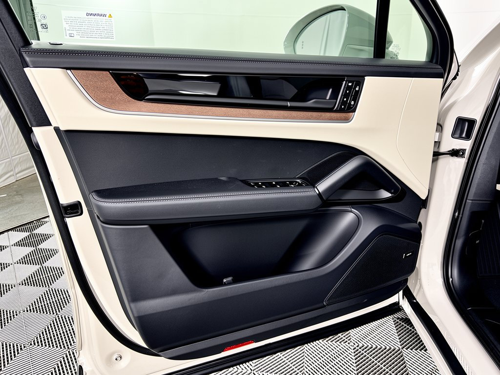 New 2026 Porsche Cayenne GTS AWD/4WD image 14