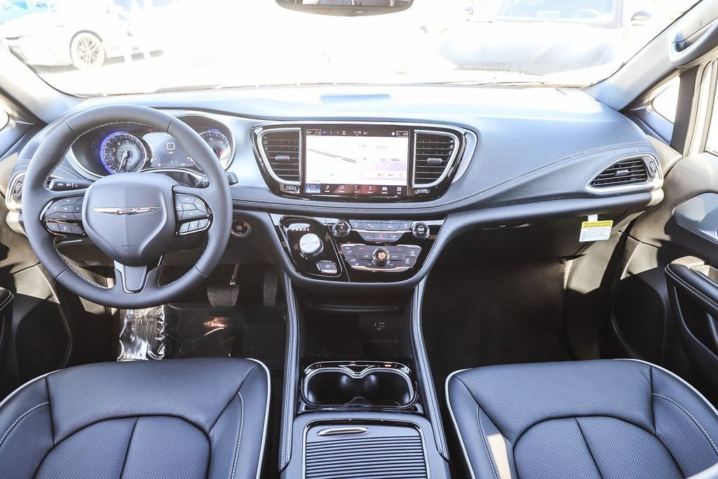 New 2026 Chrysler Pacifica Limited image 13