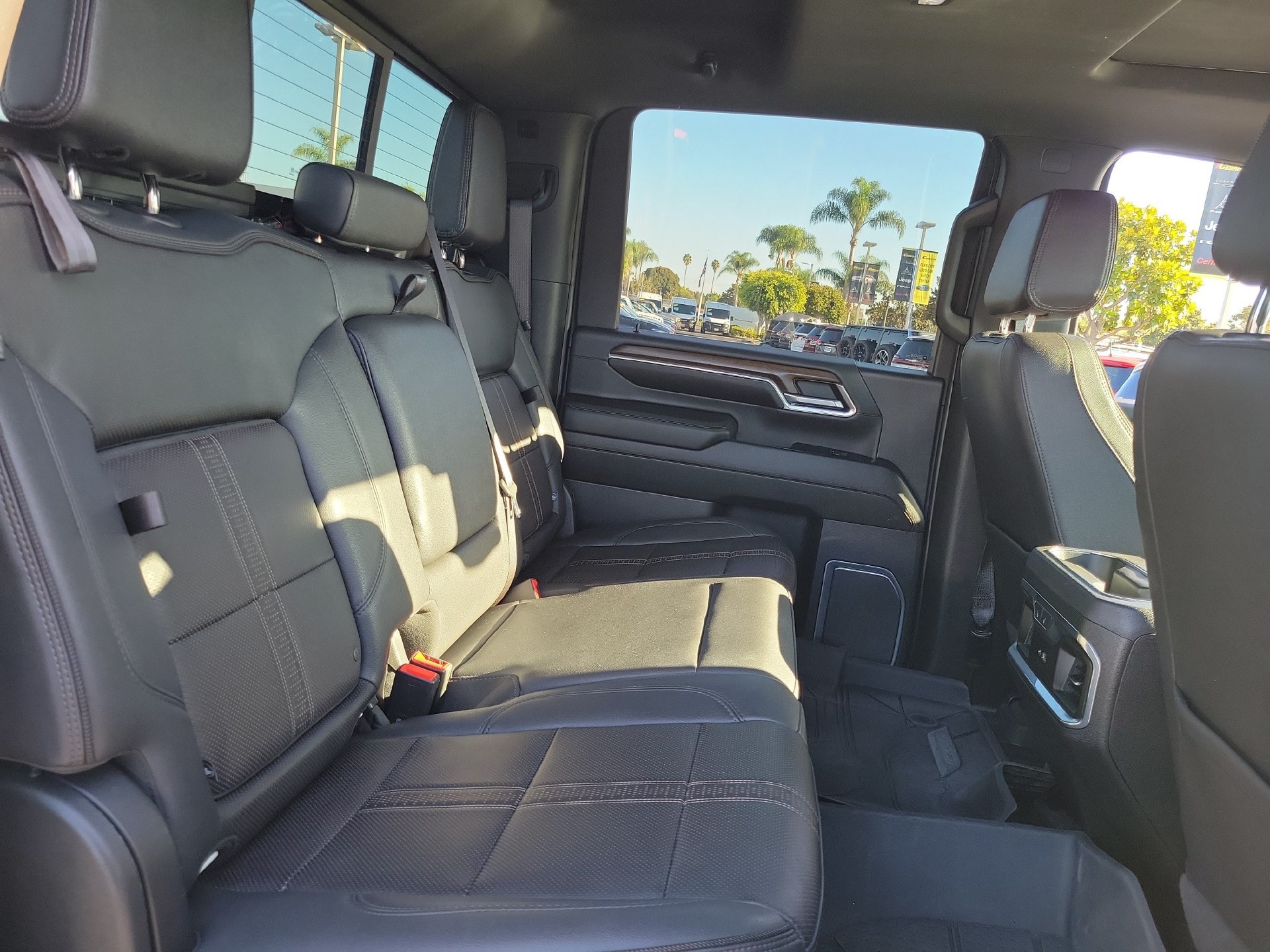 Used 2024 Chevrolet Silverado 2500 High Country w/ High Country Premium Package AWD/4WD image 26