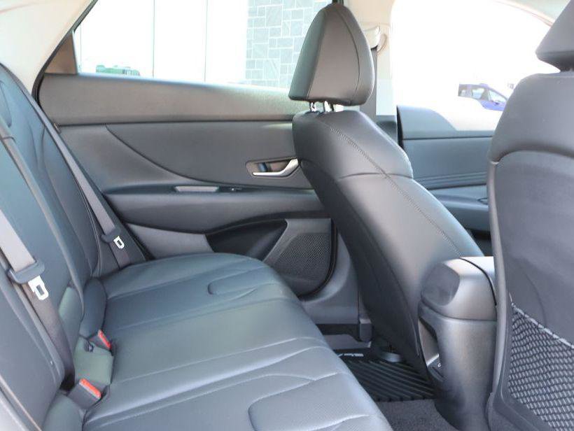 New 2026 Hyundai Elantra Limited image 17