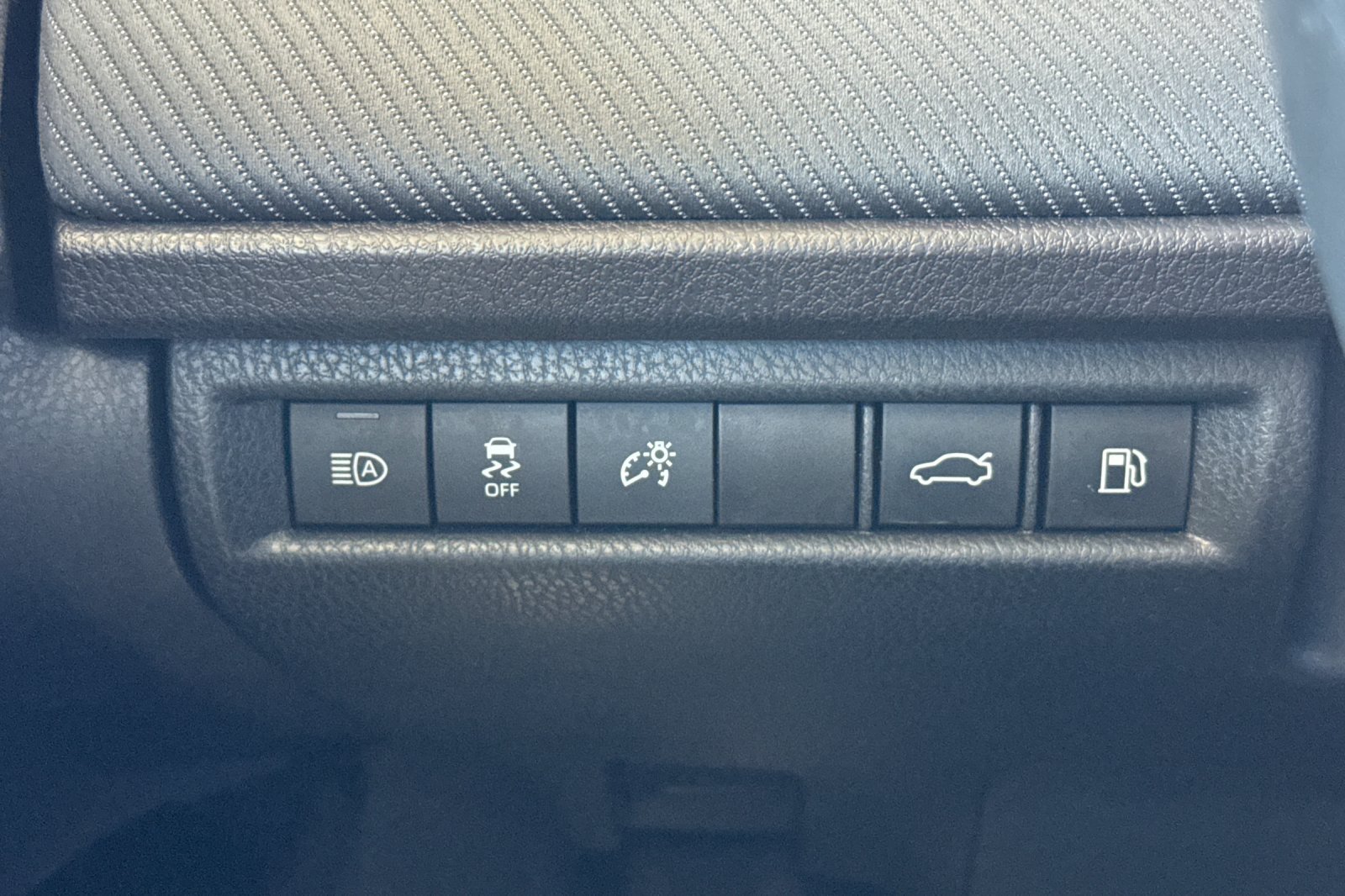 Used 2025 Toyota Camry SE FWD image 38
