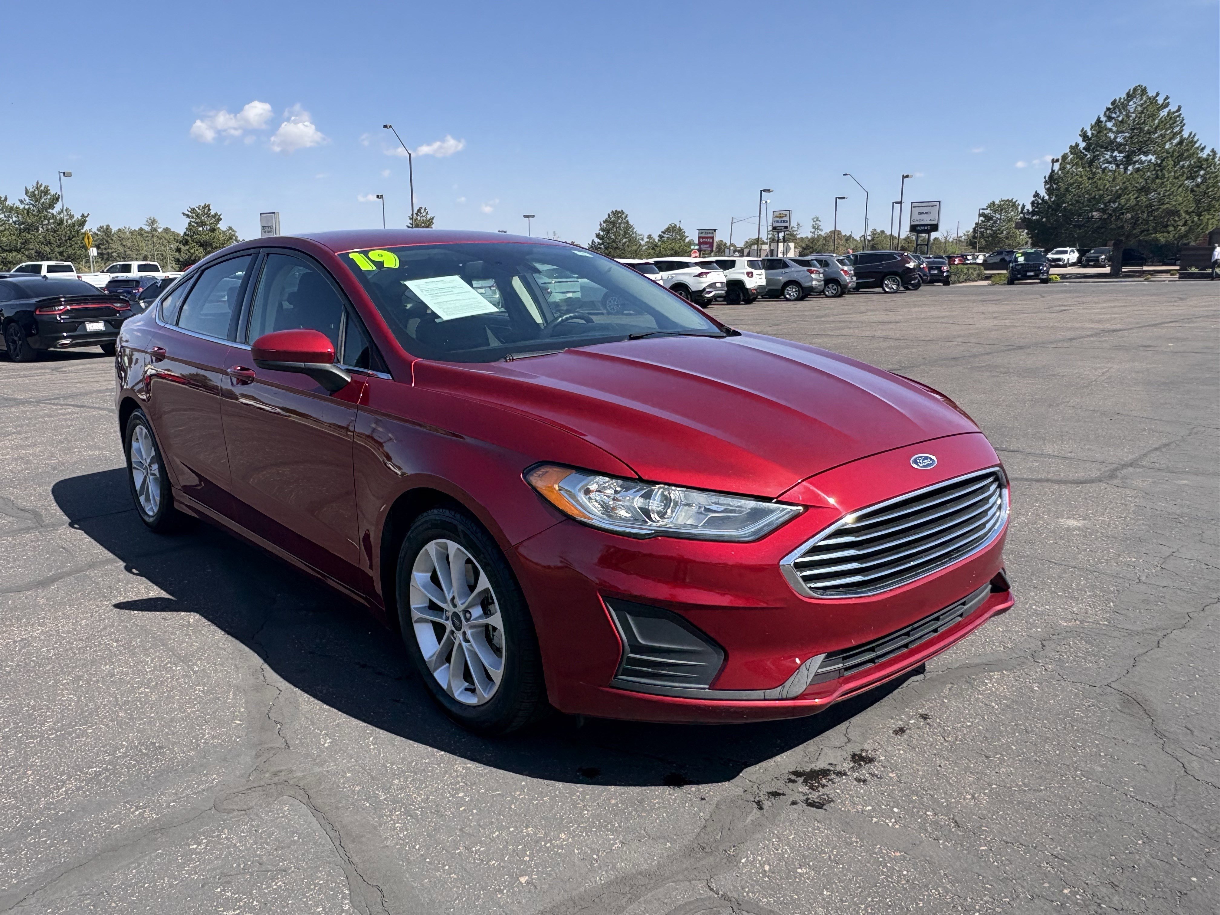 Used 2019 Ford Fusion SE image 2