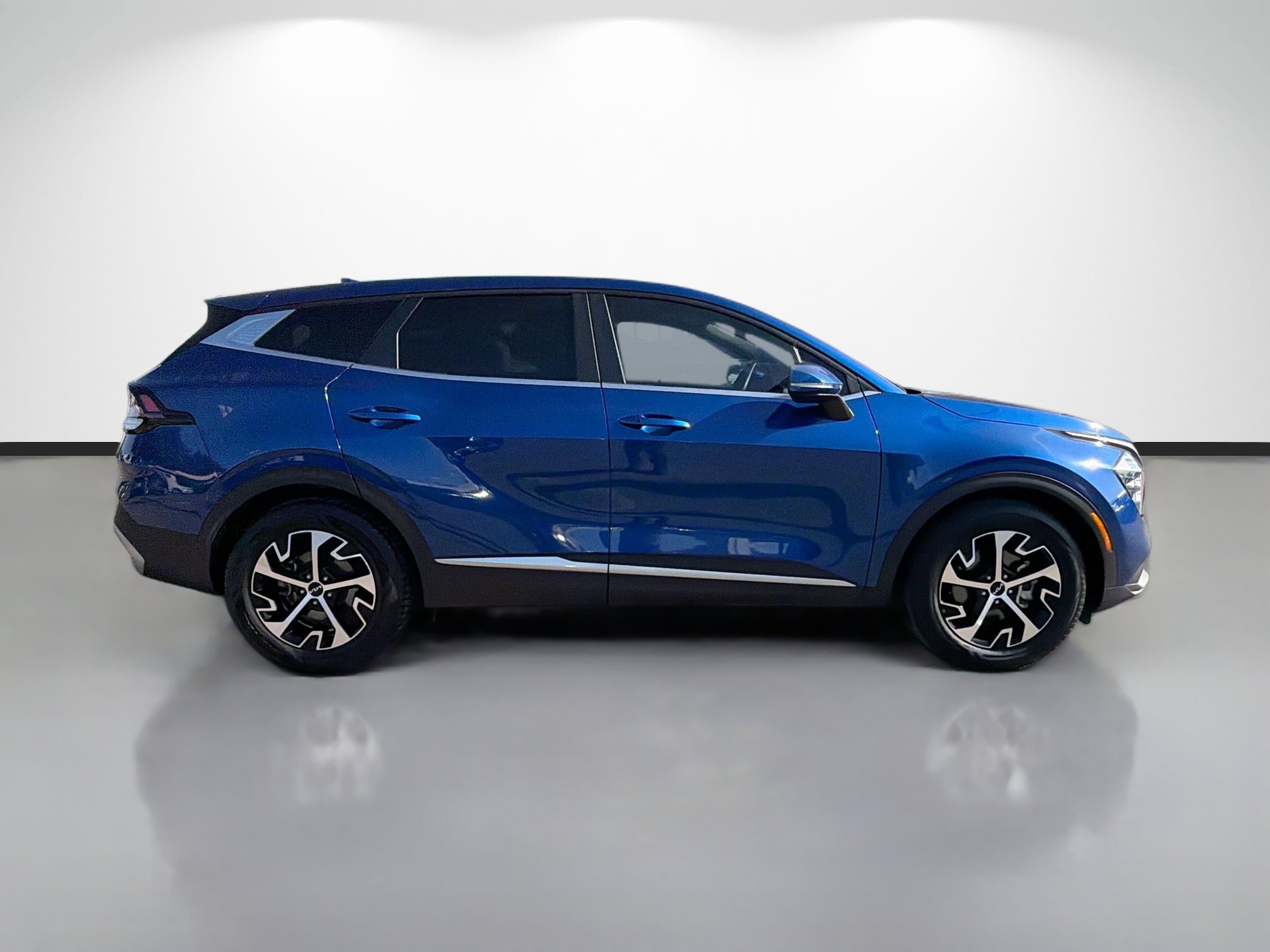 Used 2024 Kia Sportage EX image 2