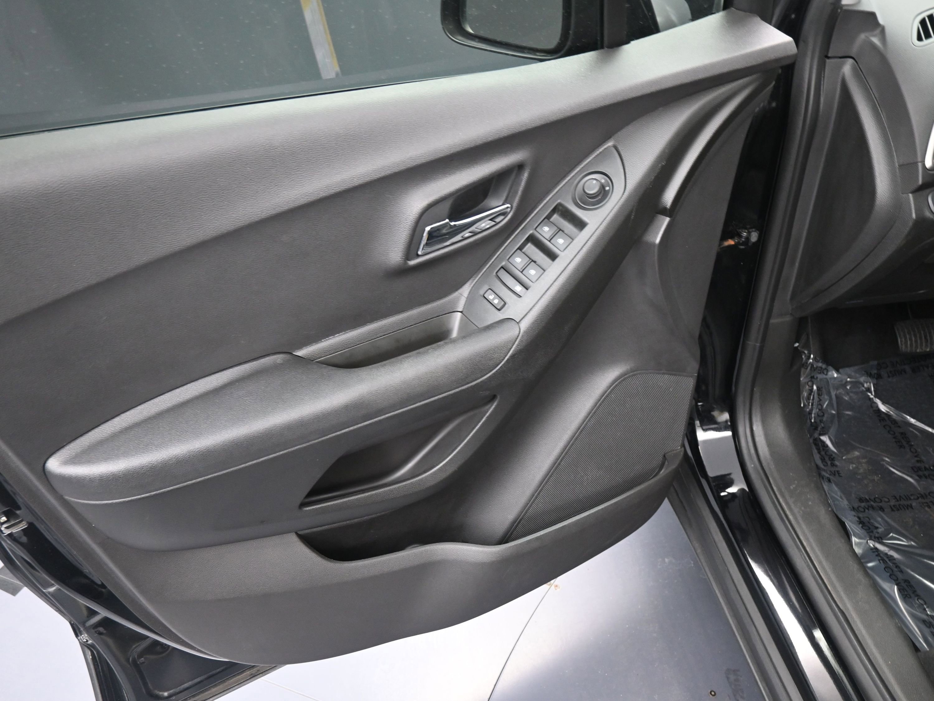 Used 2018 Chevrolet Trax LS image 13