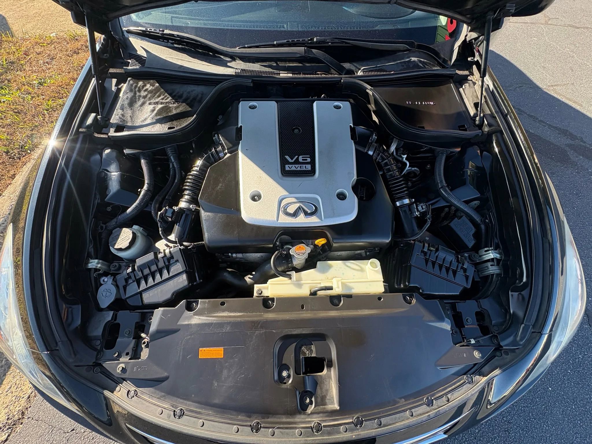 Used 2014 INFINITI Q60 Convertible 2D w/ Premium Package image 21