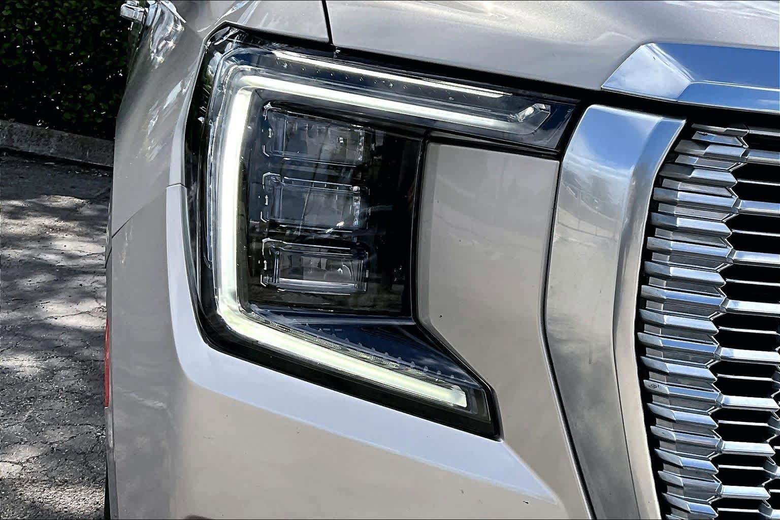 Used 2024 GMC Yukon Denali w/ Advanced Technology Package AWD/4WD image 53