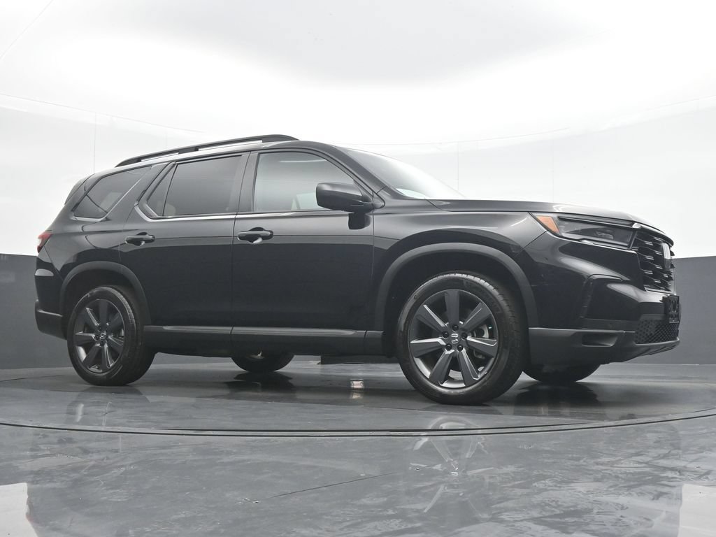 Used 2025 Honda Pilot Sport image 33