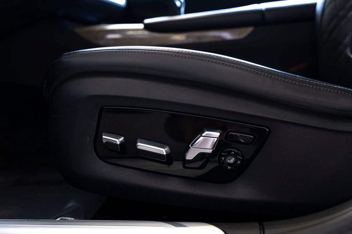 Used 2020 BMW 740i w/ M Sport Package RWD image 15
