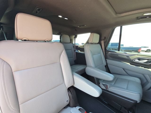 Used 2023 GMC Yukon SLT AWD/4WD image 16