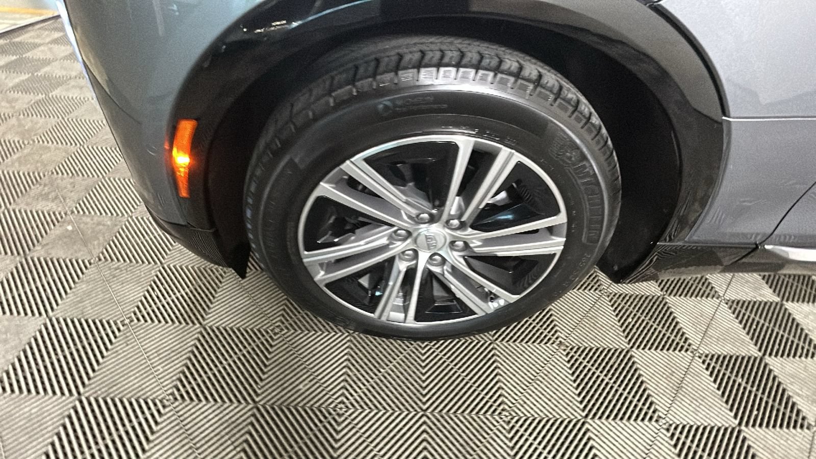 Used 2023 Cadillac Lyriq AWD image 10