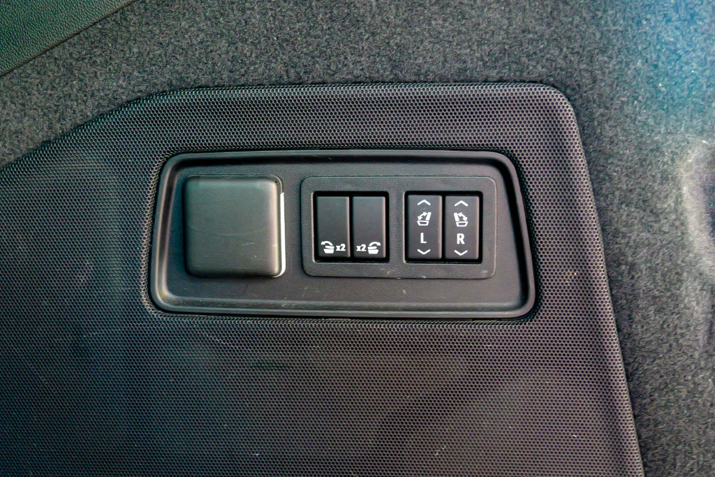 Used 2021 Cadillac Escalade ESV Premium Luxury w/ Driver Assist Tech Package AWD/4WD image 58