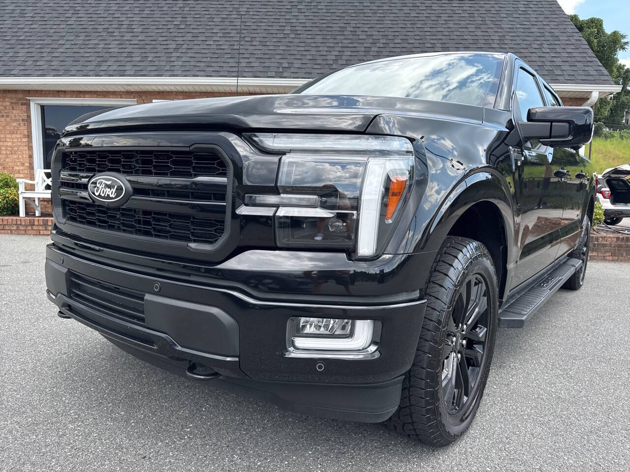 Used 2024 Ford F150 Lariat w/ Equipment Group 502A High AWD/4WD image 6