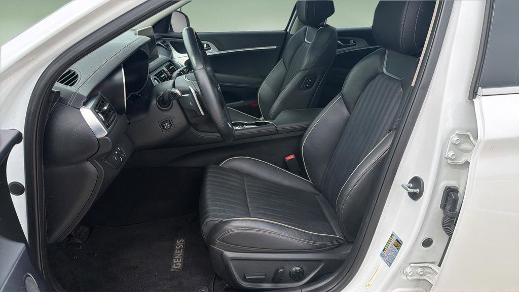 Used 2020 Genesis G70 2.0T w/ Elite Package RWD image 18