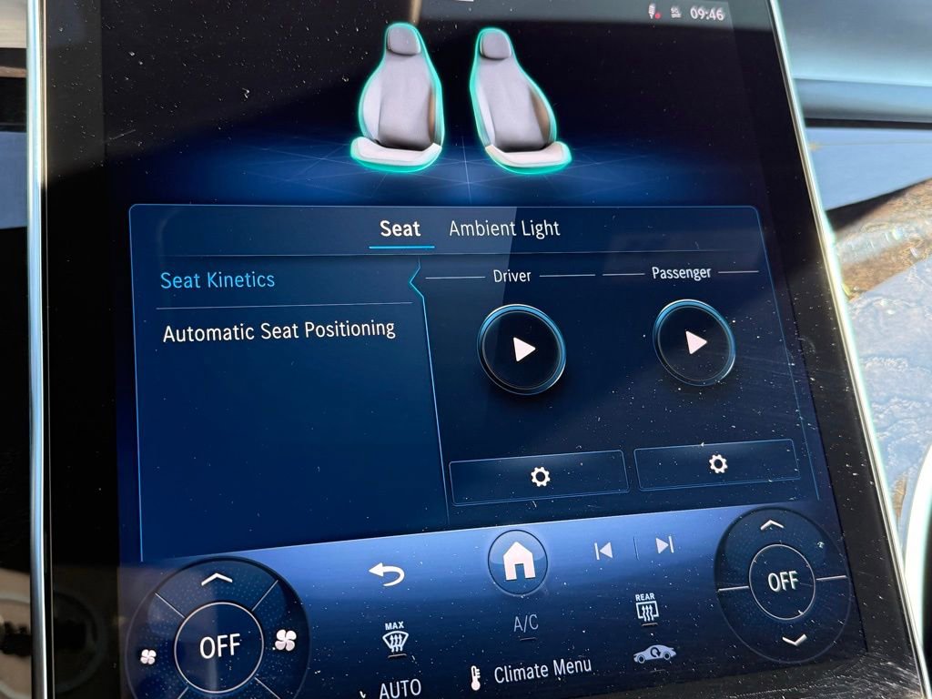 Used 2025 Mercedes-Benz GLC 300 image 10