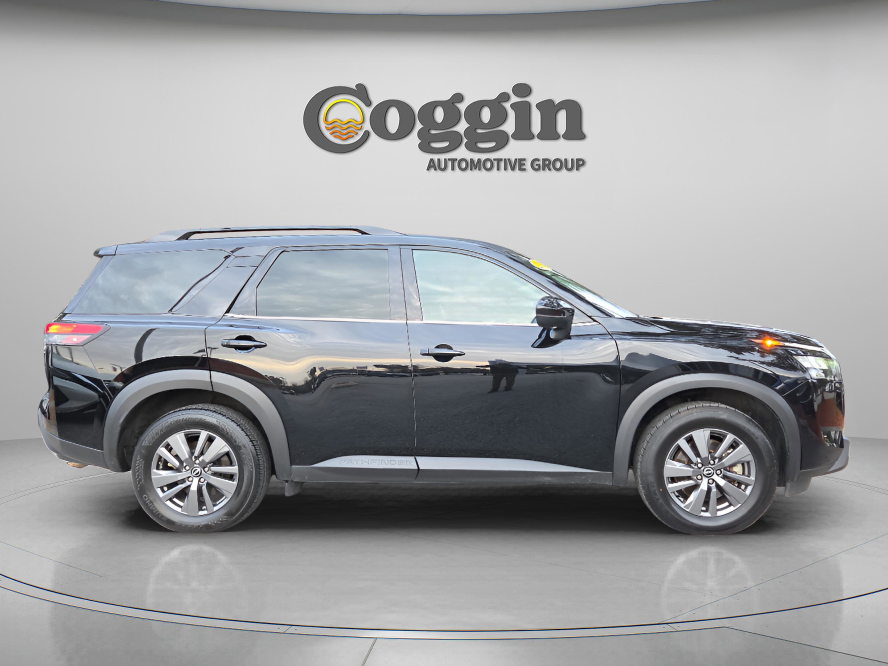 Used 2024 Nissan Pathfinder SV image 7