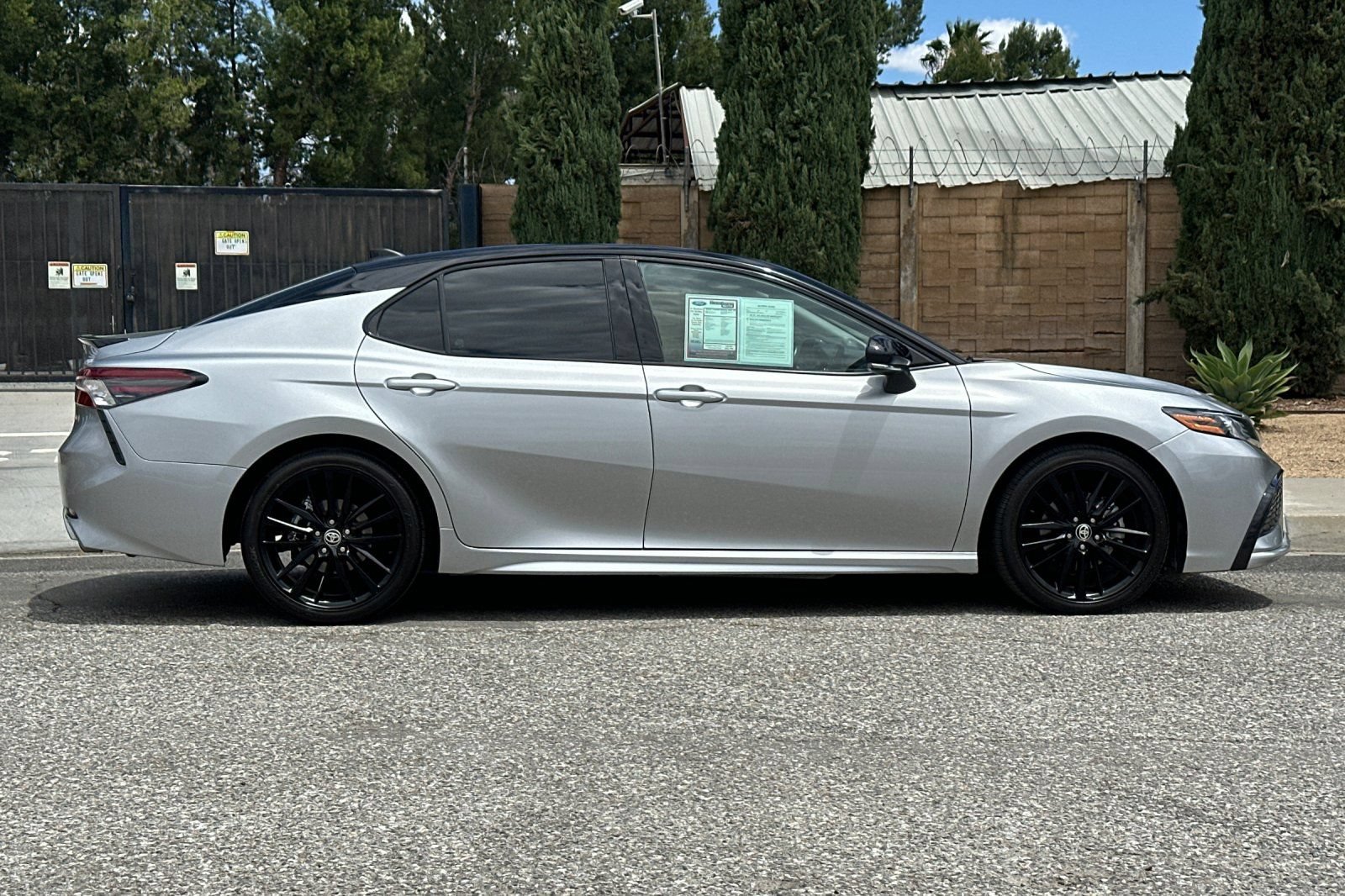 Used 2024 Toyota Camry XSE FWD image 3