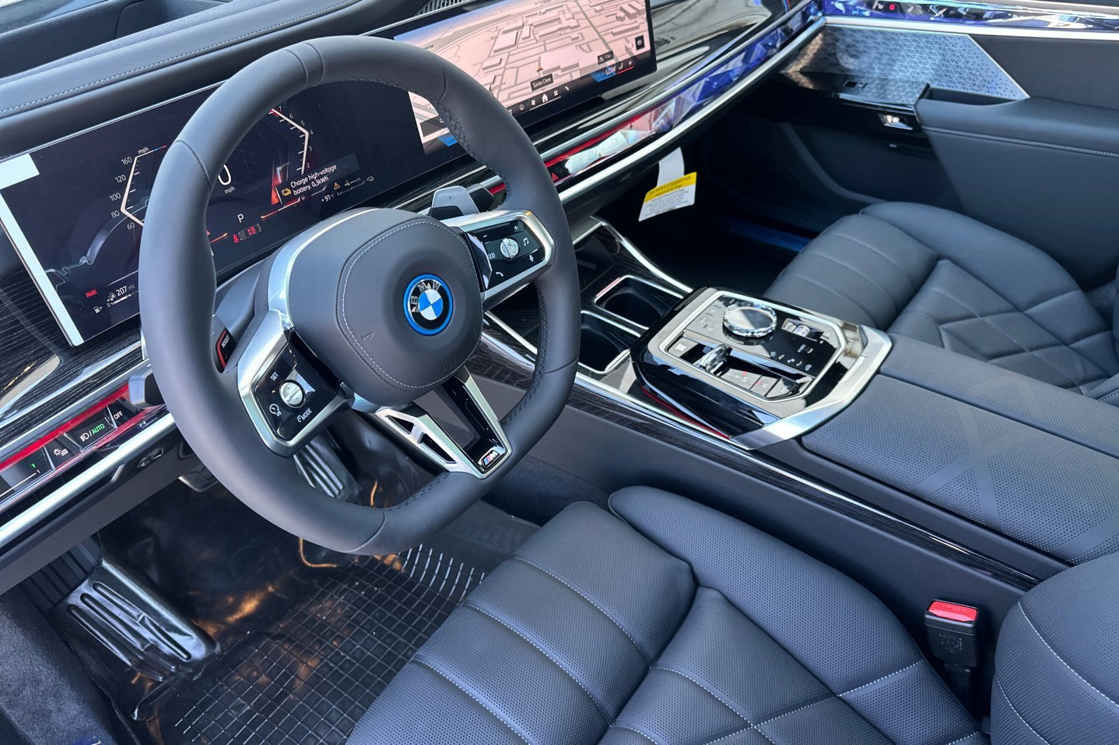New 2026 BMW 750e xDrive image 4