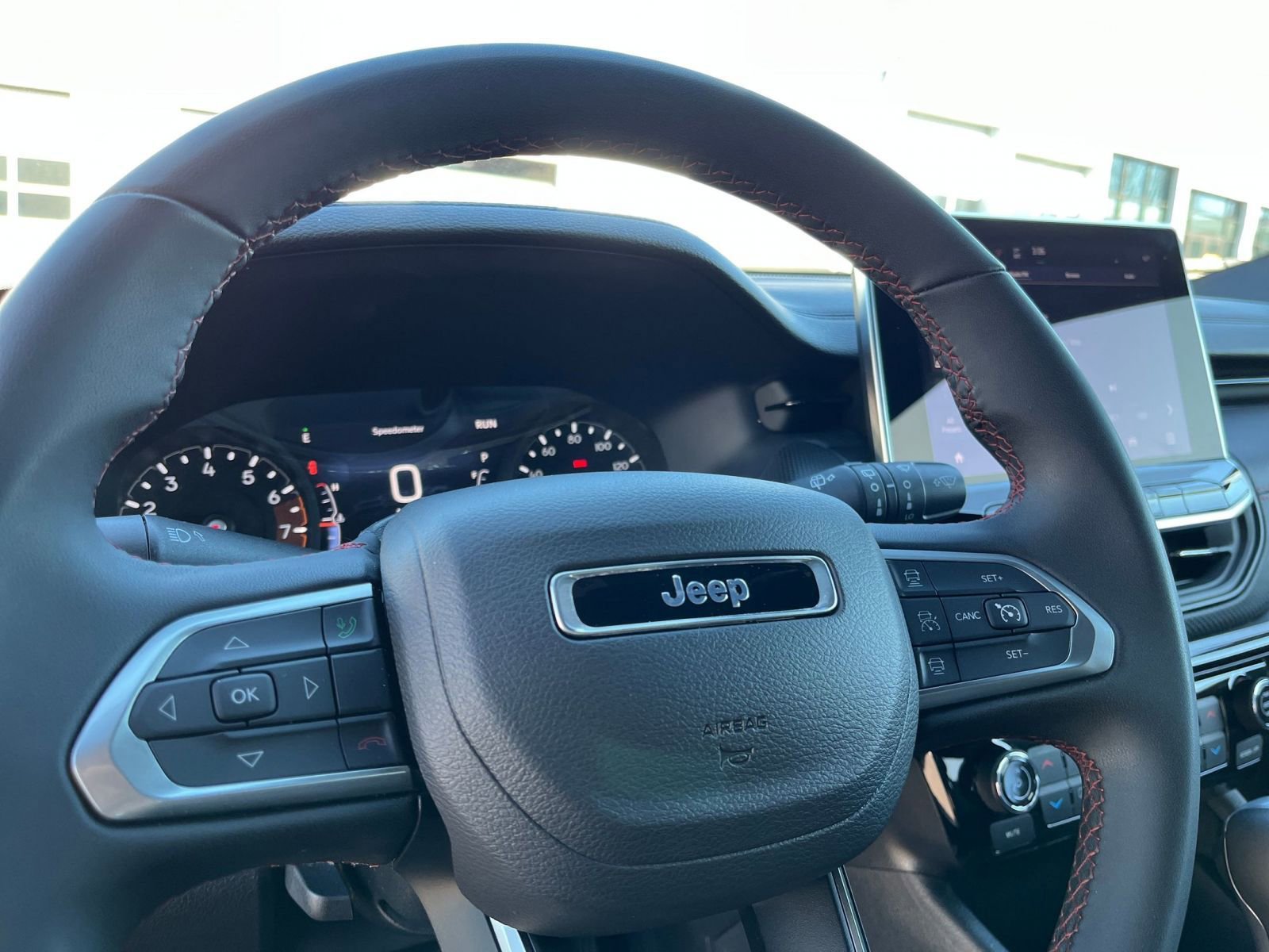 Used 2025 Jeep Compass Trailhawk image 28