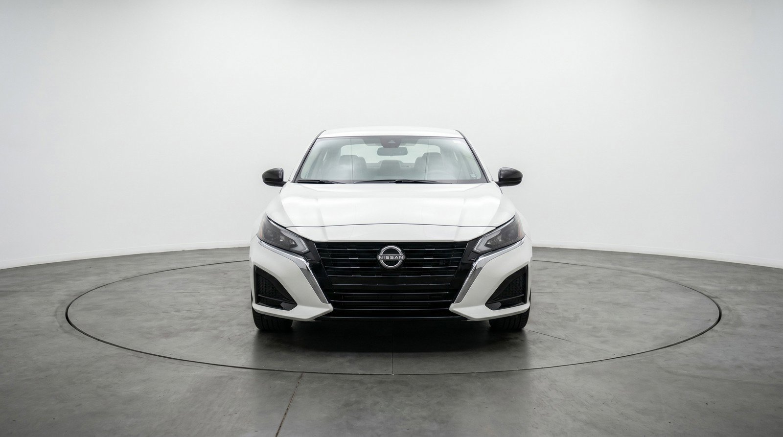Used 2025 Nissan Altima 2.5 SV FWD image 2