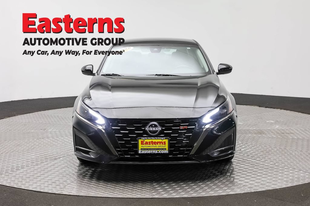 Used 2025 Nissan Altima 2.5 SR FWD image 2