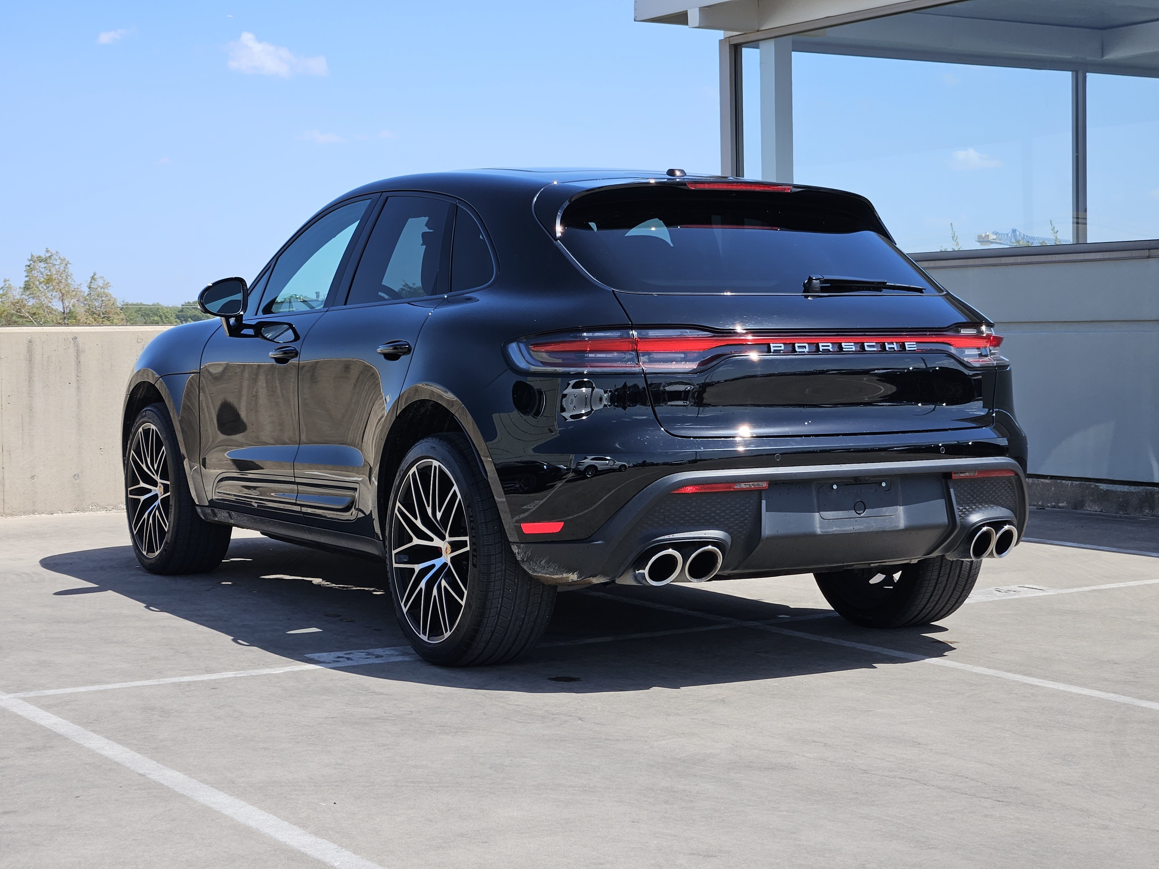 Certified 2024 Porsche Macan S AWD/4WD image 3