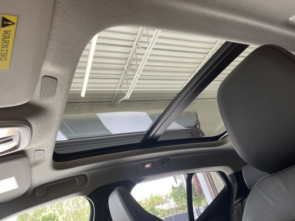 Used 2024 Volvo XC40 B5 Ultimate image 14