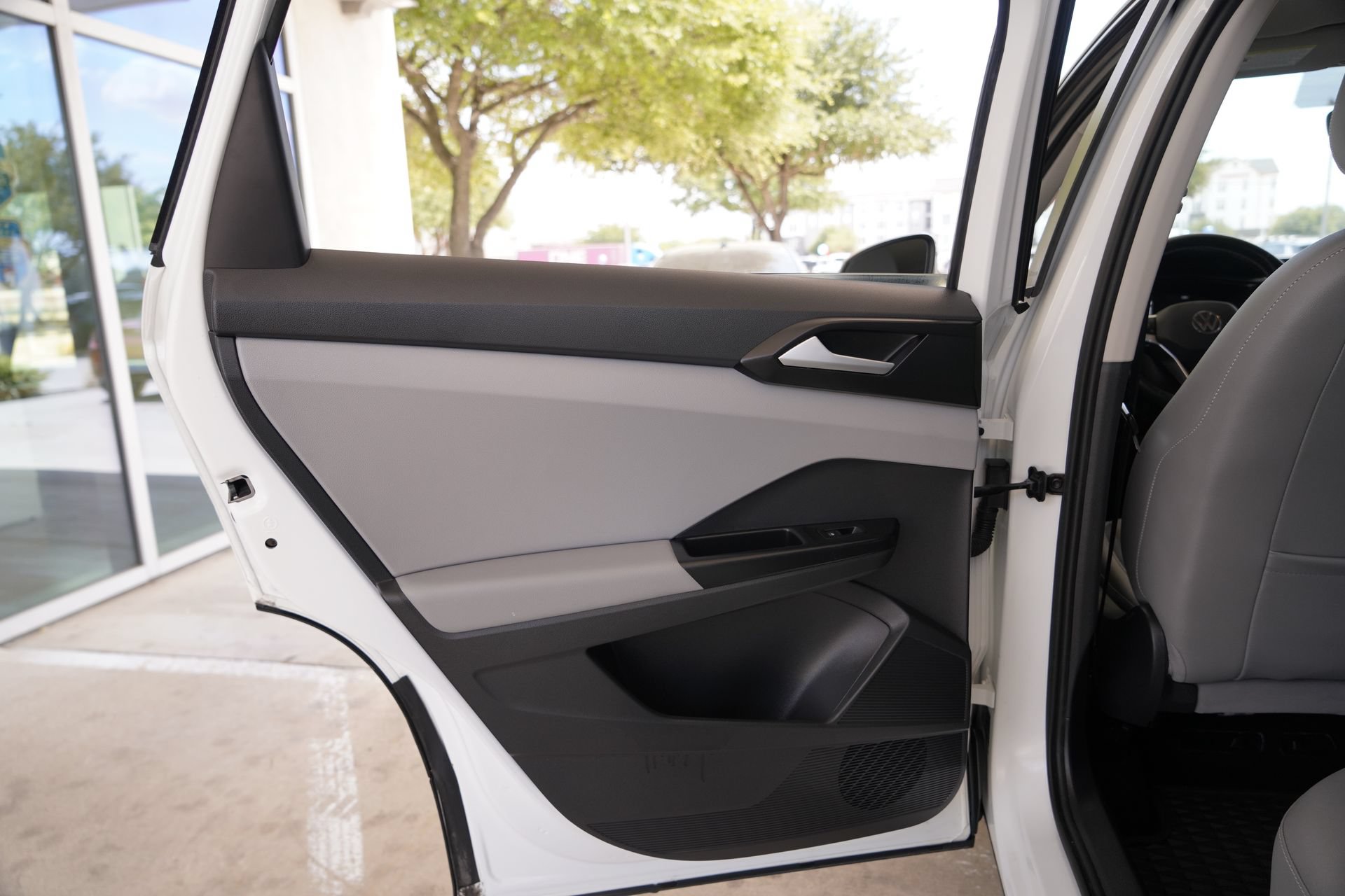 Certified 2023 Volkswagen Taos SE w/ Black Wheel Package FWD image 25