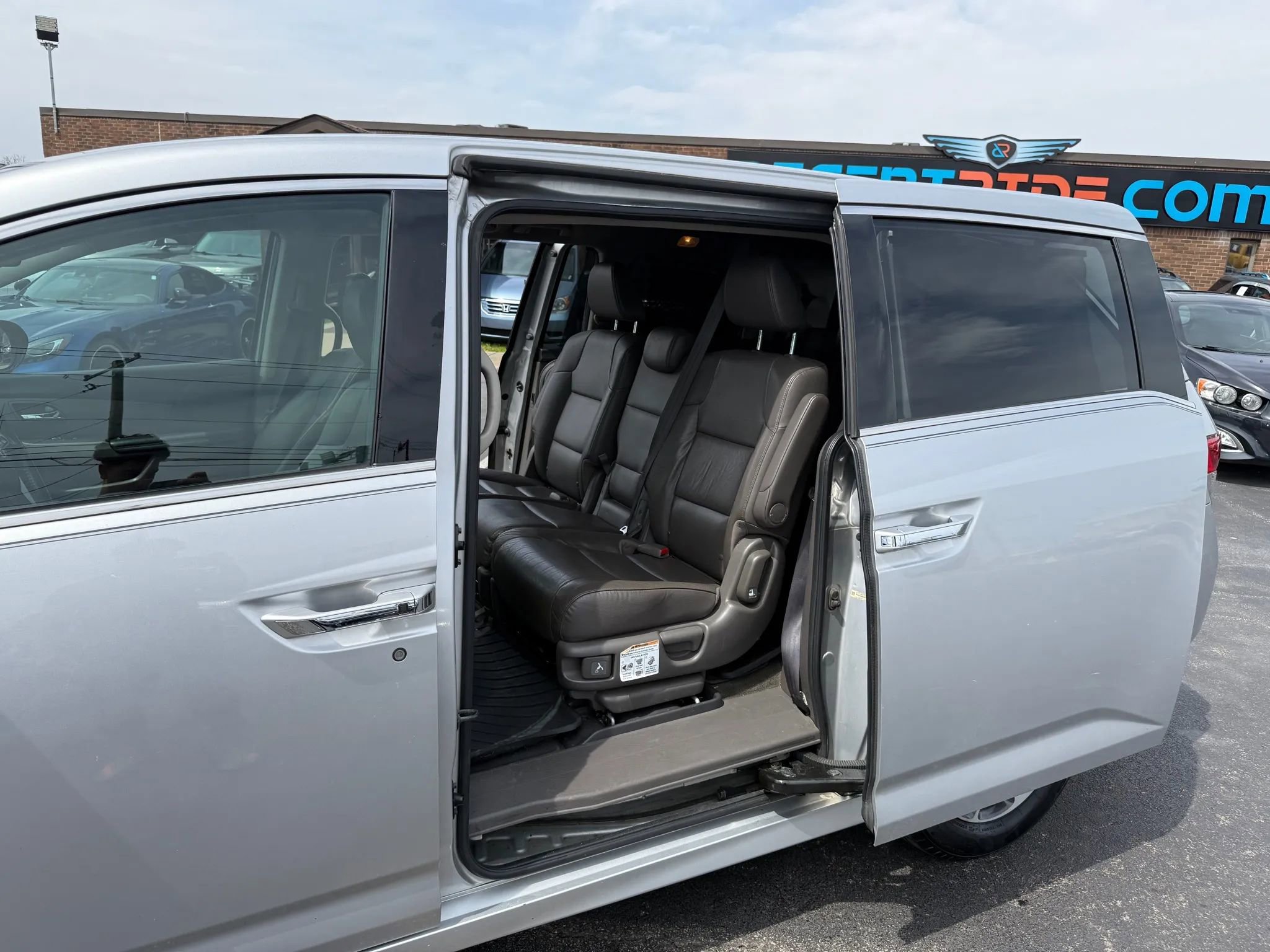 Used 2015 Honda Odyssey Touring Elite image 42