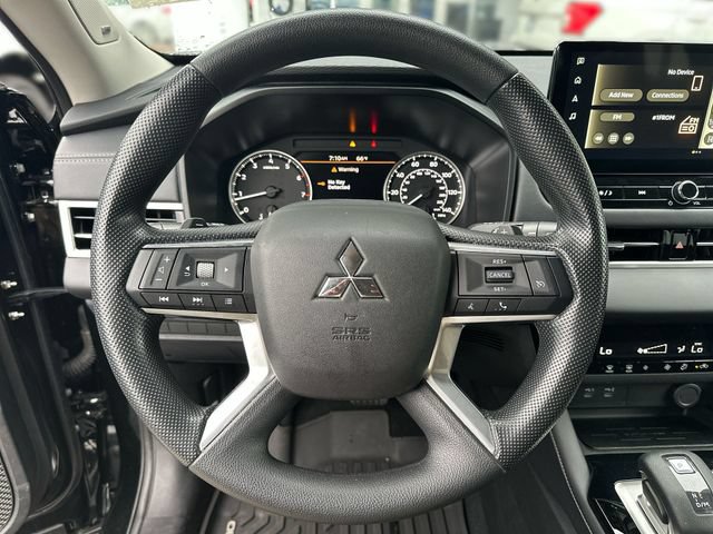 Used 2025 Mitsubishi Outlander ES FWD image 15