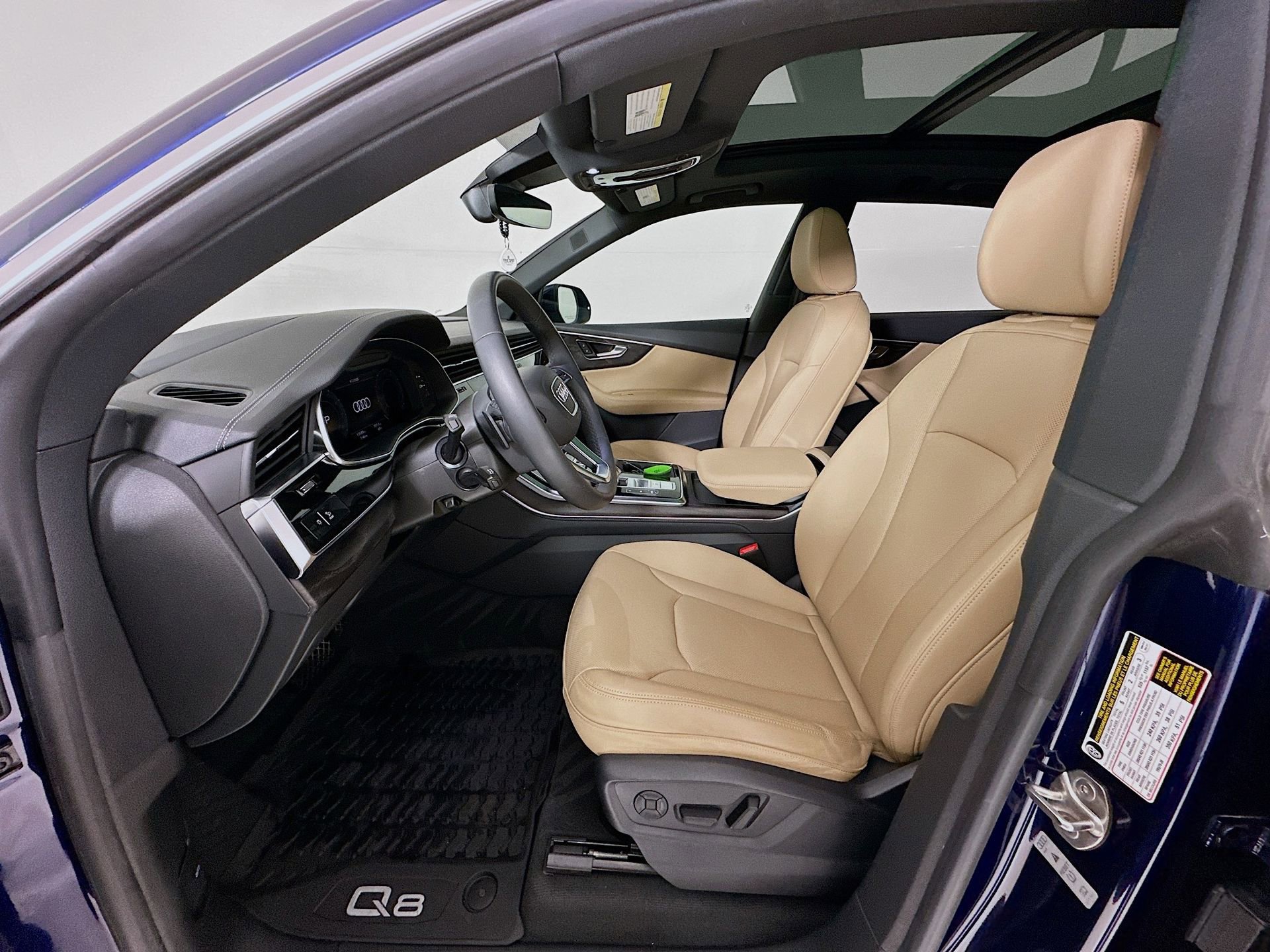 Used 2023 Audi Q8 Prestige w/ Prestige Package image 22