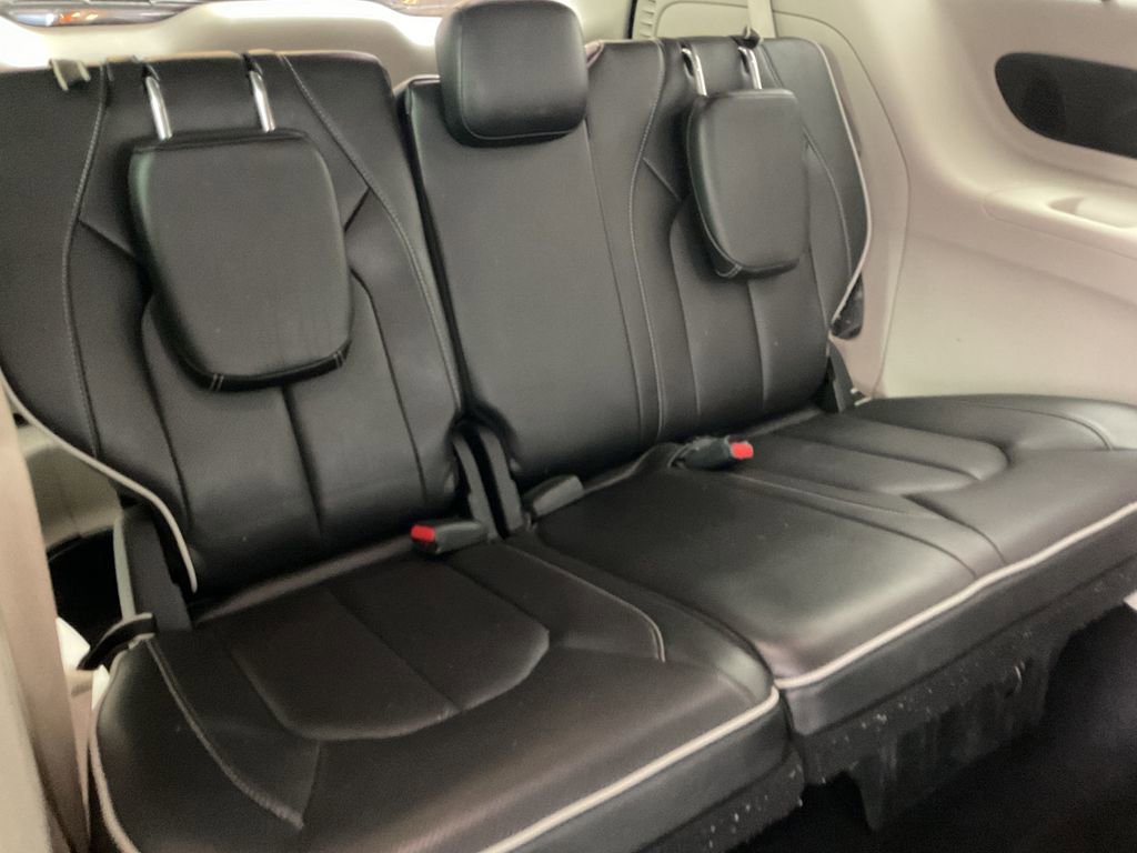 Used 2023 Chrysler Pacifica Limited image 22
