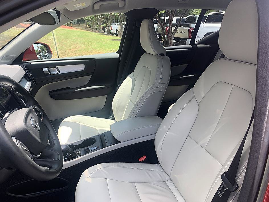 Used 2022 Volvo XC40 T5 Momentum AWD/4WD image 10