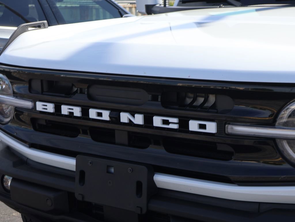 Used 2025 Ford Bronco Outer Banks AWD/4WD image 2